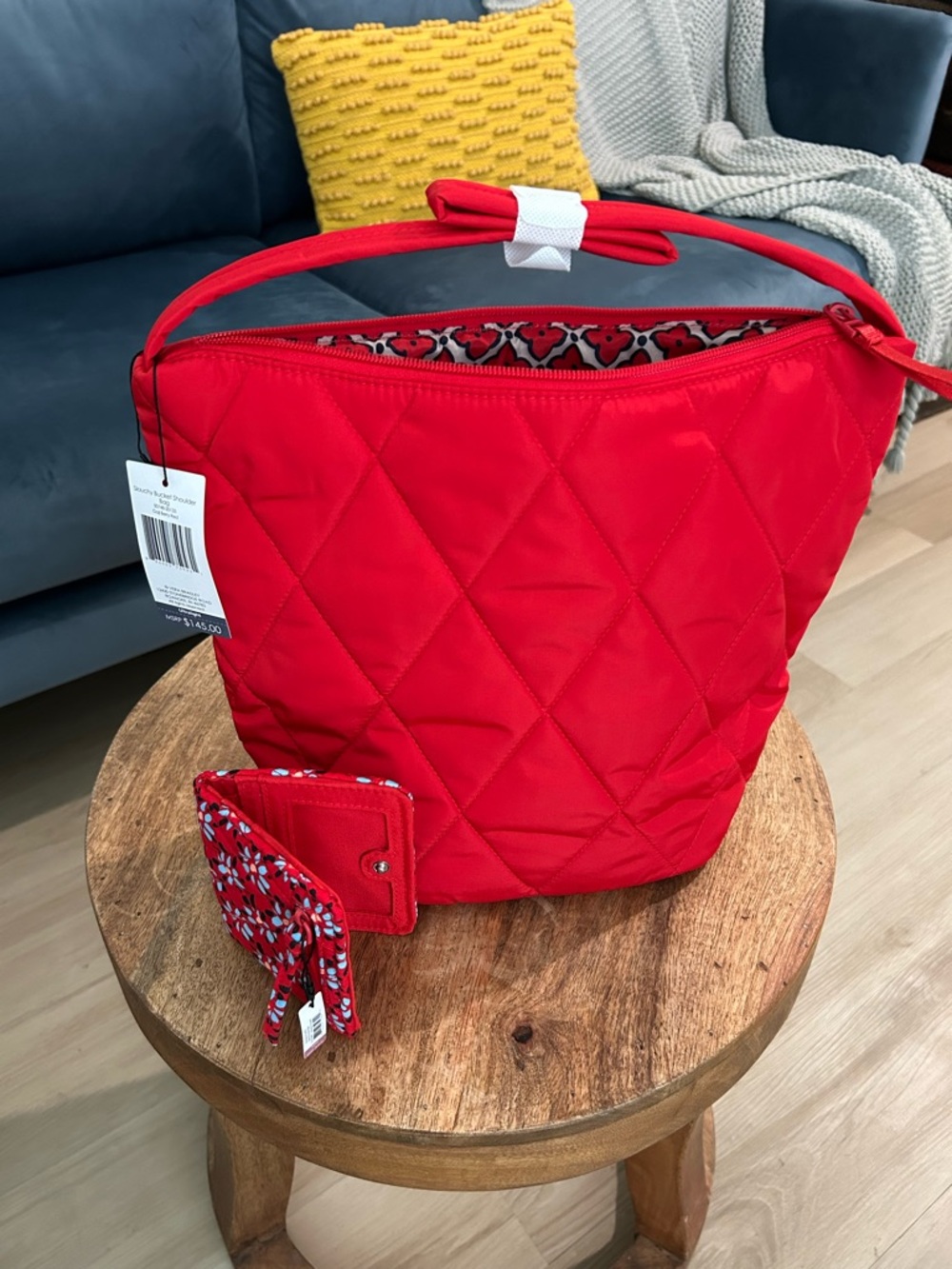 Red quilted shoulder bag - Picture 5 of 8